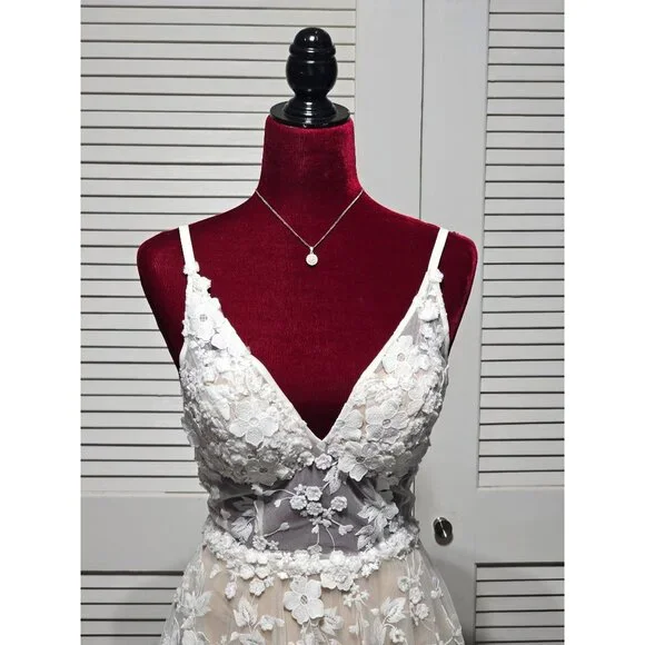 Ashley Lauren Women's White Floral Embroidered Long Prom/Wedding Dress Sz 2 2807 - Picture 3 of 10